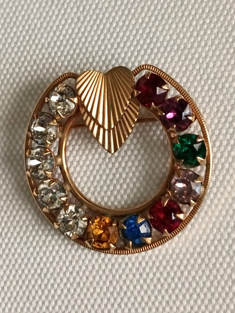 Vintage De Curtis 12K GF Textured Heart Rhinestone Wreath Brooch Circa 1950s